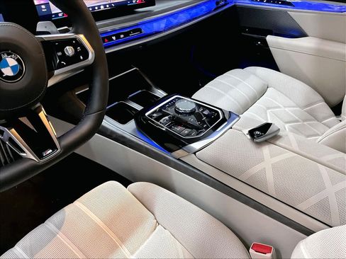 Certified 2025 BMW 760i xDrive AWD/4WD image 19