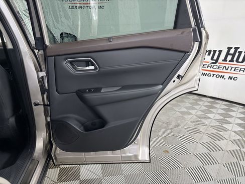 Used 2023 Nissan Rogue Platinum w/ Platinum Premium Package image 27