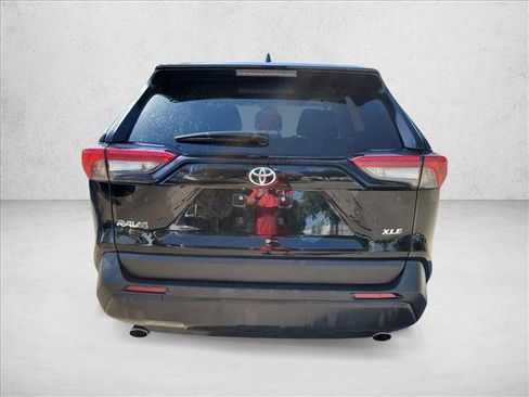 Used 2024 Toyota RAV4 XLE w/ Convenience Package FWD image 4