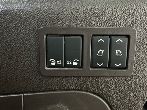 Used 2019 Chevrolet Suburban Premier AWD/4WD image 30