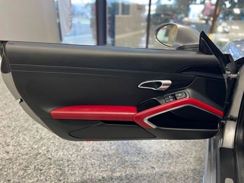 Used 2017 Porsche 718 Boxster RWD image 18