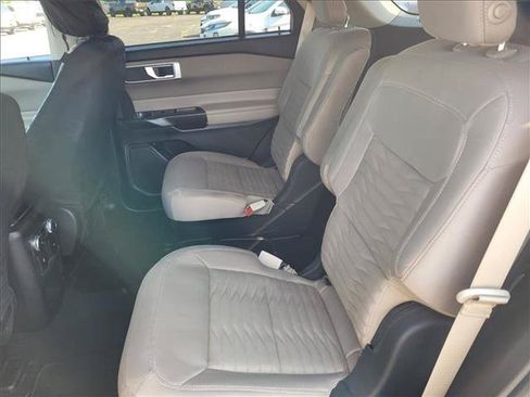 Used 2020 Ford Explorer XLT AWD/4WD image 9