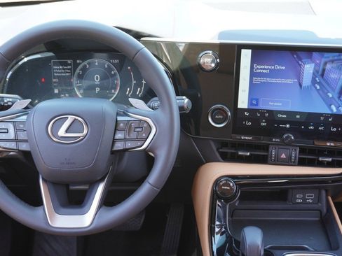 Used 2024 Lexus NX 250 FWD w/ Towing Package (2000 Lbs) image 29