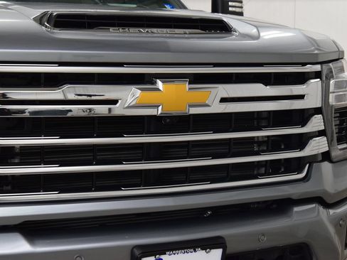 Used 2025 Chevrolet Silverado 2500 High Country w/ Technology Package AWD/4WD image 11