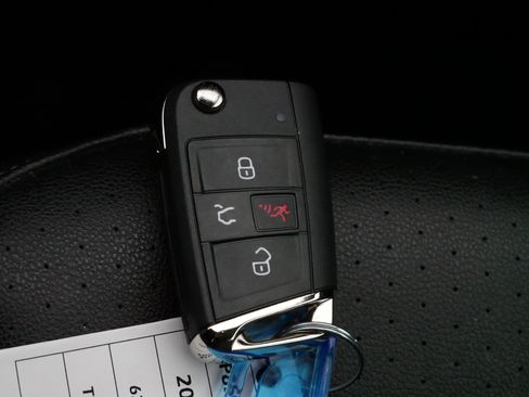 Certified 2020 Volkswagen Tiguan SE w/ Panoramic Sunroof Package image 32