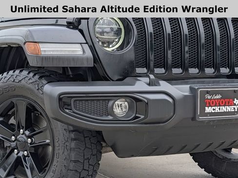 Used 2022 Jeep Wrangler Unlimited Sahara AWD/4WD image 3