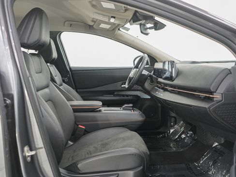 Used 2023 Nissan Ariya FWD image 11