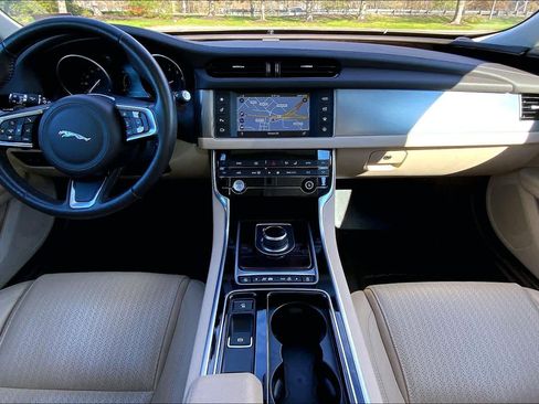 Used 2018 Jaguar XF Prestige AWD/4WD image 16