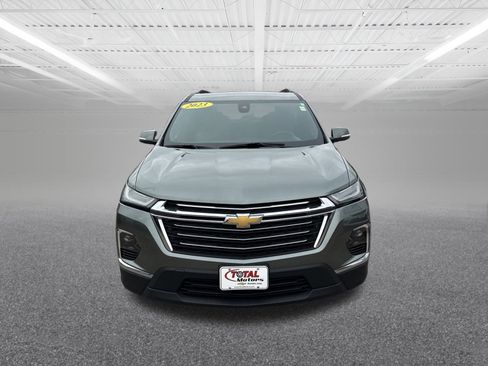 Used 2023 Chevrolet Traverse LT image 3