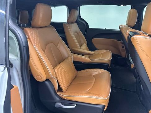 Used 2022 Chrysler Pacifica Pinnacle AWD/4WD image 34