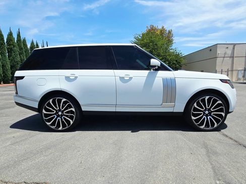 Used 2017 Land Rover Range Rover Supercharged AWD/4WD image 4