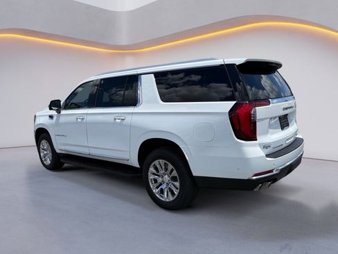 Used 2025 GMC Yukon XL Denali AWD/4WD image 5