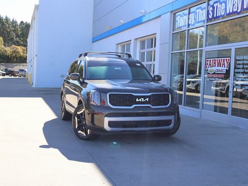 Used 2023 Kia Telluride EX w/ EX Captain's Chair Package image 45