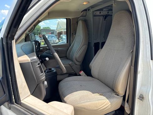 Used 2013 Chevrolet Express 2500 RWD image 2