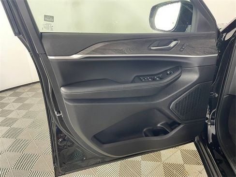 New 2025 Jeep Grand Cherokee L Limited w/ Trailer Tow Package image 15