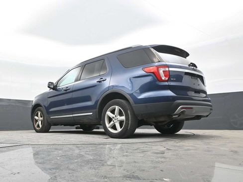 Used 2016 Ford Explorer XLT w/ Equipment Group 202A AWD/4WD image 23