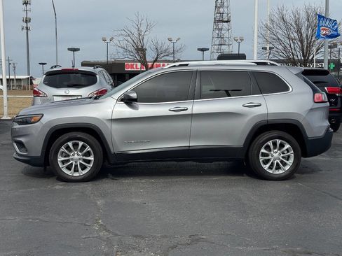 Used 2019 Jeep Cherokee Latitude w/ Popular Appearance Group image 9