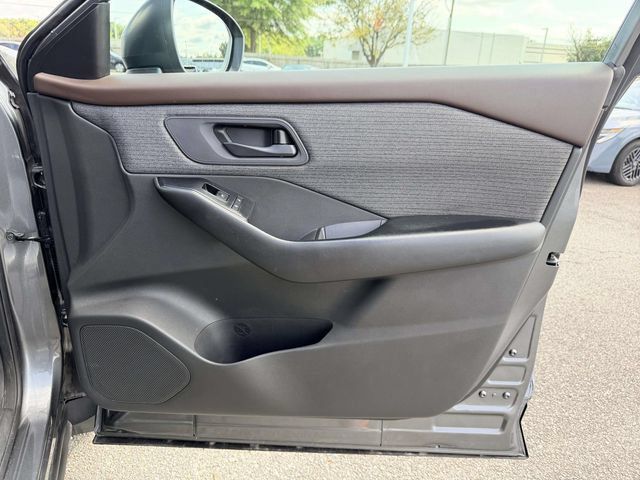 Used 2023 Nissan Rogue S AWD/4WD image 8