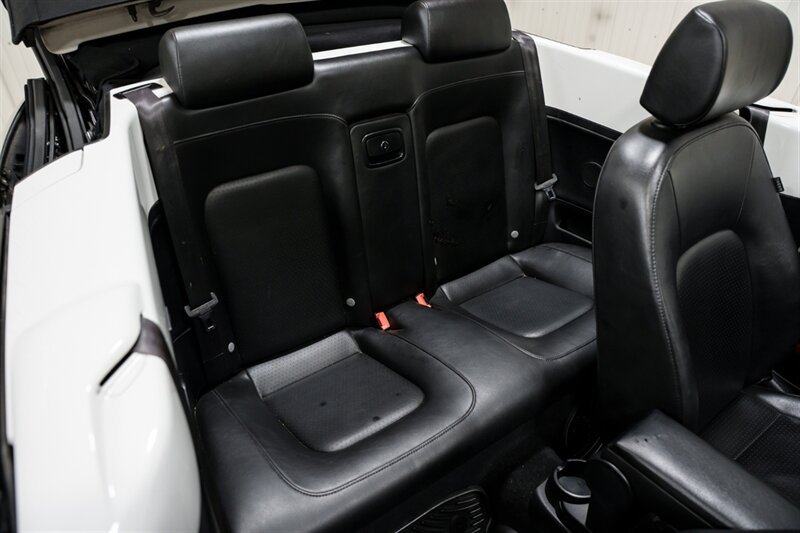 Used 2010 Volkswagen Beetle Convertible FWD image 22