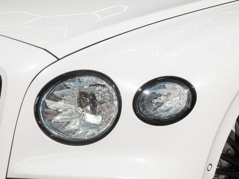 Used 2023 Bentley Flying Spur V8 image 39