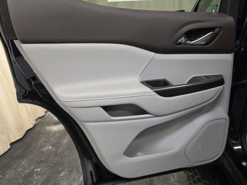 Used 2021 GMC Acadia SLT w/ Preferred Package image 28