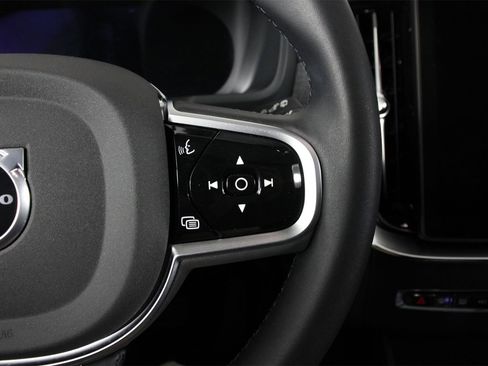 Used 2026 Volvo XC90 B6 Plus image 11