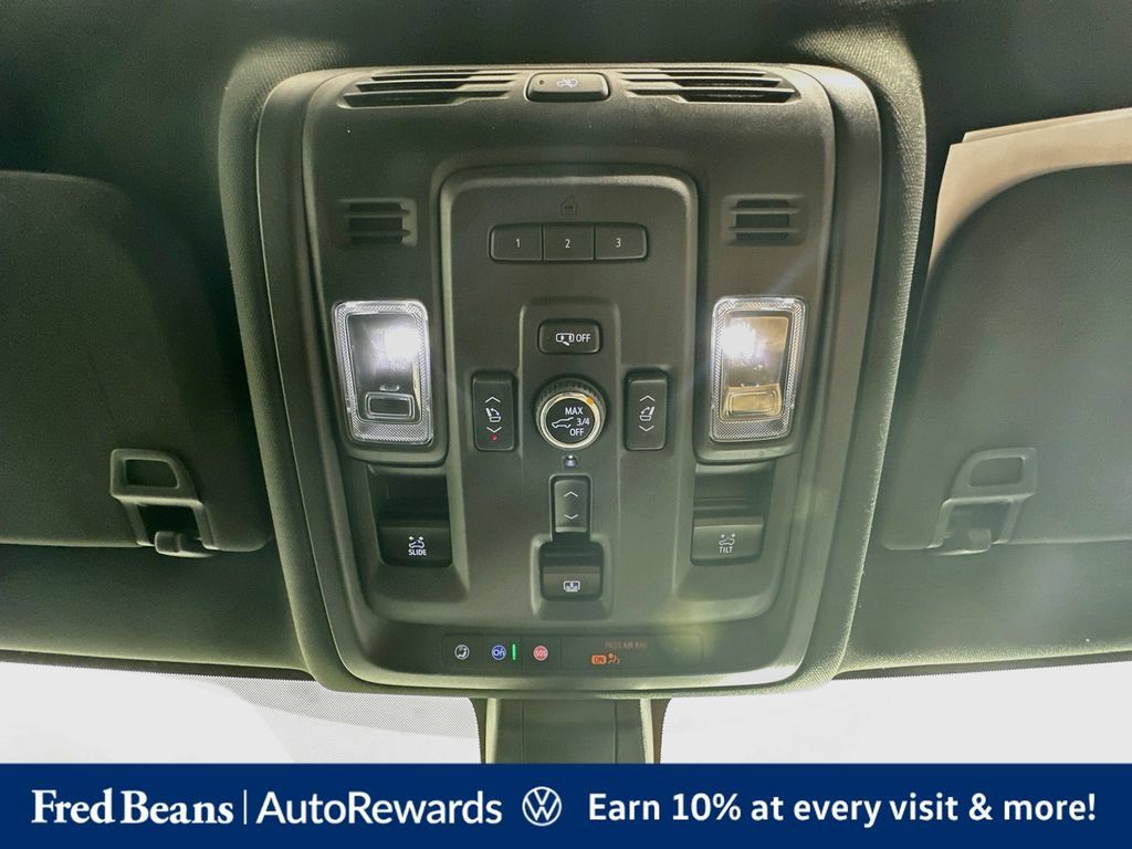 Used 2022 GMC Yukon XL Denali w/ Advanced Technology Package AWD/4WD image 43
