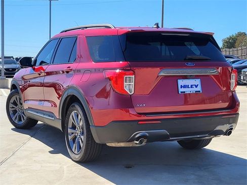 Used 2023 Ford Explorer XLT w/ Equipment Group 202A image 3