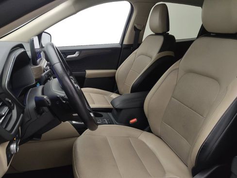 Used 2020 Ford Escape Titanium image 17