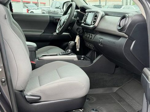 Used 2020 Toyota Tacoma SR5 RWD image 19