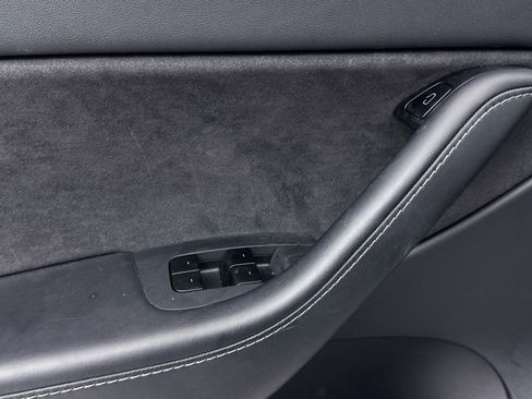 Used 2021 Tesla Model Y Long Range image 30