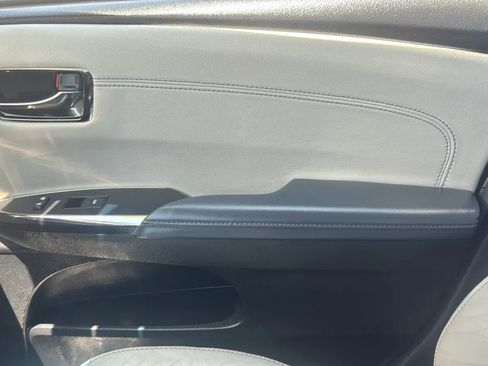 Used 2013 Toyota Avalon Limited FWD image 17