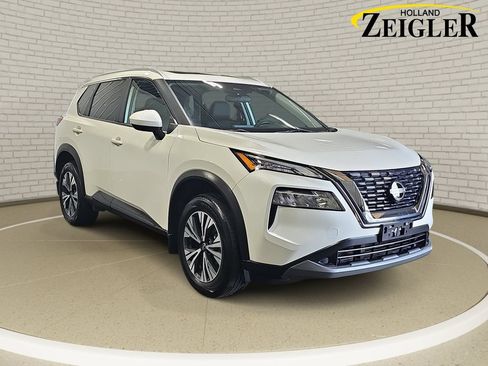 Certified 2023 Nissan Rogue SV w/ SV Premium B Package AWD/4WD image 3