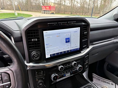 Used 2022 Ford F150 Lariat w/ Equipment Group 502A High image 16