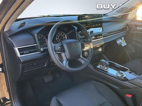 New 2026 Mitsubishi Outlander ES image 6