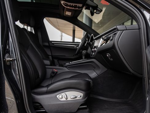Certified 2026 Porsche Macan AWD/4WD image 43