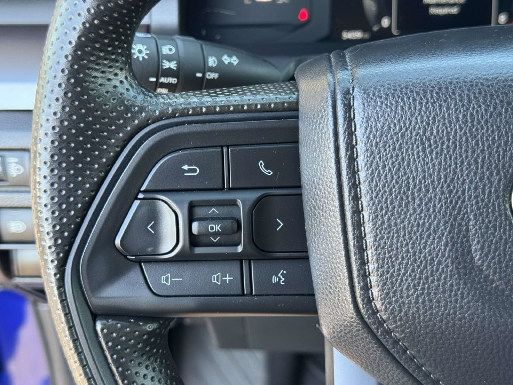 Used 2025 Toyota Tacoma SR5 AWD/4WD image 12