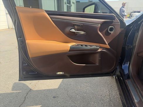 Used 2020 Lexus ES 350 w/ Premium Package image 13