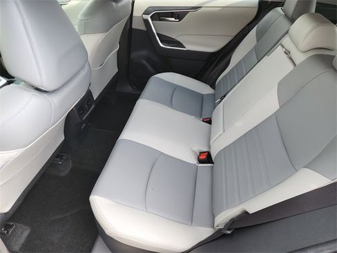 Used 2023 Toyota RAV4 XLE Premium image 21