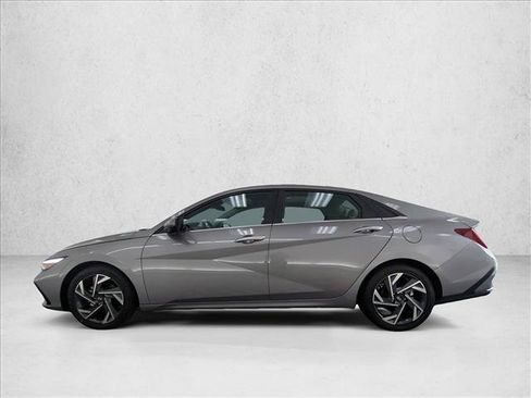 Used 2024 Hyundai Elantra Limited FWD image 9