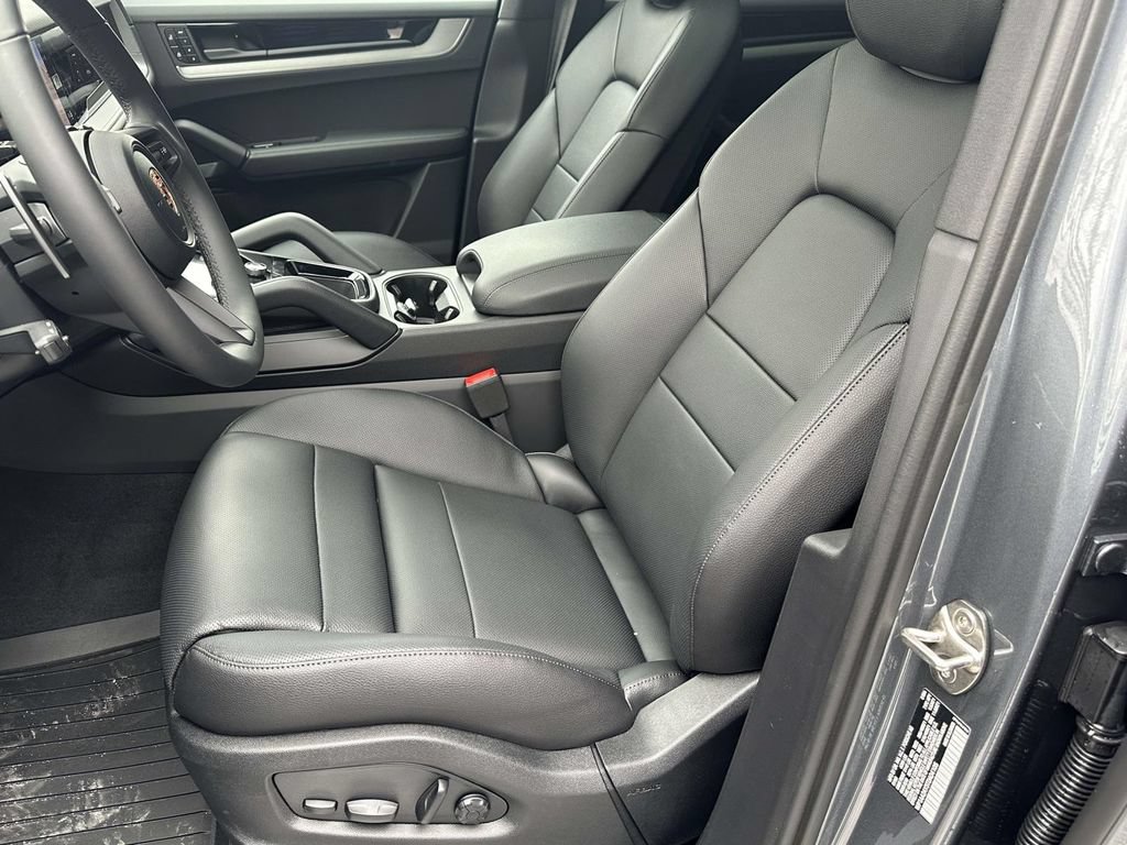 Used 2026 Porsche Cayenne AWD/4WD image 12
