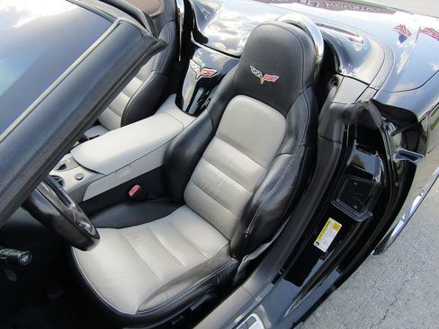 Used 2007 Chevrolet Corvette Convertible w/ Preferred Equipment Group RWD image 9