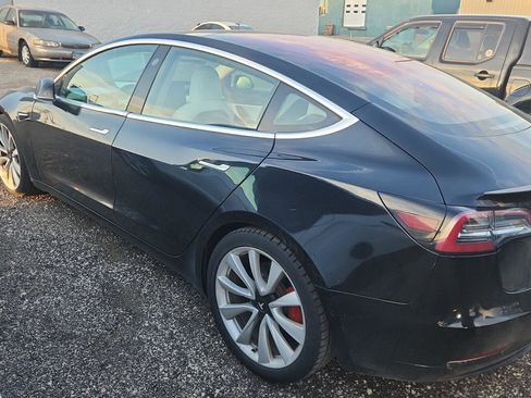 Used 2018 Tesla Model 3 Performance image 15
