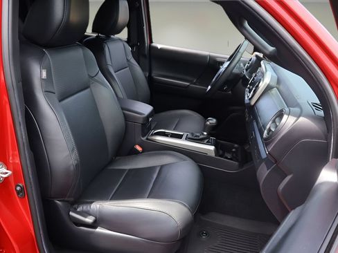 Certified 2022 Toyota Tacoma Limited RWD image 17