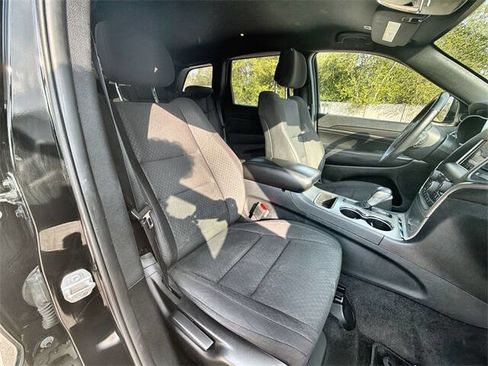 Used 2018 Jeep Grand Cherokee Laredo image 26