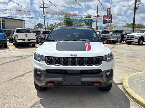 Used 2025 Jeep Compass Trailhawk AWD/4WD image 2