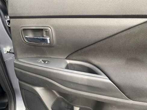 Used 2017 Mitsubishi Outlander ES image 48