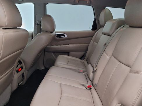 Used 2016 Nissan Pathfinder Platinum image 18
