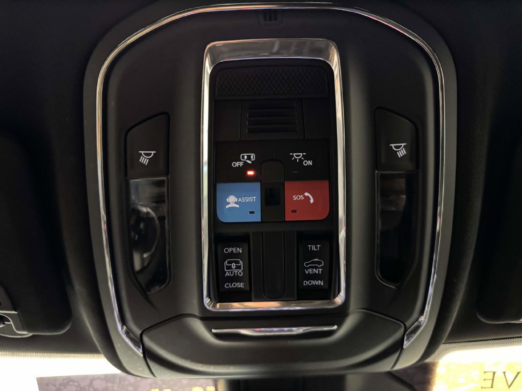 Used 2024 Jeep Grand Cherokee Laredo X AWD/4WD image 31