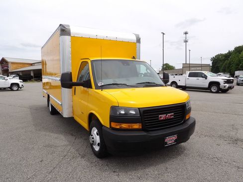 Used 2022 GMC Savana 3500 Extended w/ Power Convenience Package RWD image 11